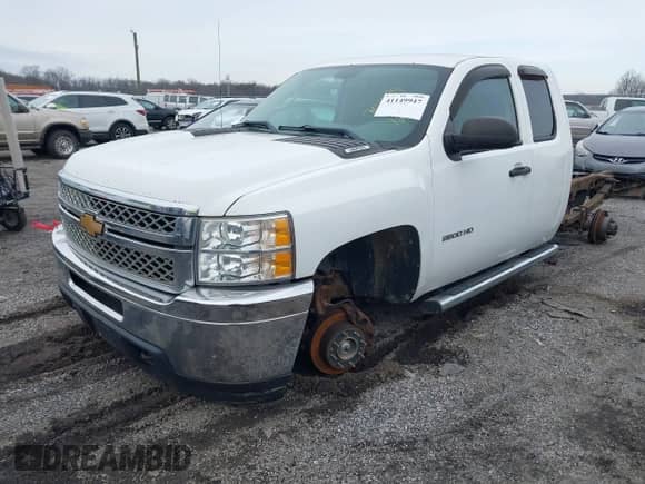 ✅ 2013 Chevrolet Silverado 2500HD Work Truck • VIN: 1GC2KVCG8DZ253237 • Lot: 41149947. Wystawiony na IAAI z przebiegiem 326 965 mil. Bezpłatny archiwum sprzedaży aukcyjnych z USA i szczegółowy raport historii pojazdu na DreamBid. Zdjęcie 2.