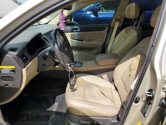 2010 Hyundai Genesis z VIN KMHGC4DF5AU095317, wystawiony jako Copart lot #72348444 z przebiegiem 169 517 mil mil oraz Nie do naprawy • Non repairable. Historia ofert i sprzedaży dostępna na DreamBid. Obrazek 7.