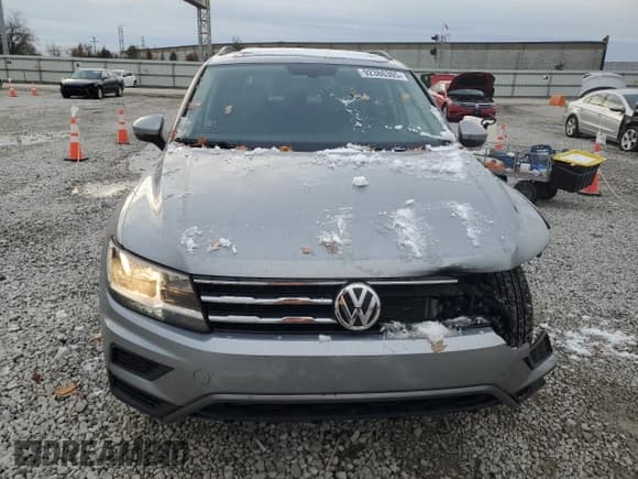 ✅ 2020 Volkswagen Tiguan SE • VIN: 3VV2B7AXXLM027460 • Lot: 92386305. Wystawiony na Copart z przebiegiem 94 422 mil. Bezpłatny archiwum sprzedaży aukcyjnych z USA i szczegółowy raport historii pojazdu na DreamBid. Zdjęcie 5.