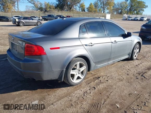 ✅ 2004 Acura TL • VIN: 19UUA66264A043723 • Lot: 43591939. Listed on IAAI with 230,969 mi. Free auction sales archive from the USA and detailed vehicle history report at DreamBid. Image 4.