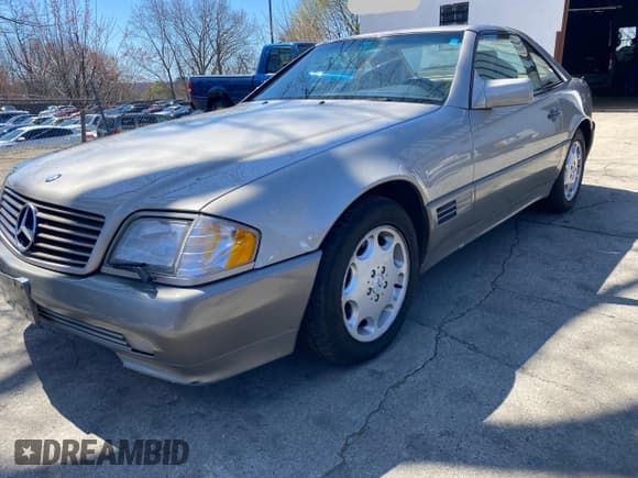 ✅ 1995 Mercedes-Benz SL • VIN: WDBFA63E9SF109797 • Lot: 53972805. Listed on Copart with 211,406 mi. Free auction sales archive from the USA and detailed vehicle history report at DreamBid. Image 2.