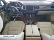 ✅ 2011 Volkswagen Touareg • VIN: WVGFG9BP1BD005350 • Лот: 58558055. Опубликован ранее на Copart с пробегом 137 982 миль. Бесплатный доступ к архиву аукционных продаж из США и подробный отчёт об истории автомобиля на DreamBid. Изображение 8.