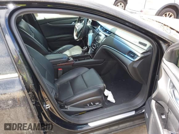 ✅ 2015 Cadillac XTS Livery • VIN: 2G61U5S32F9204216 • Лот: 42840047. Опубликован ранее на IAAI с пробегом 228 386 миль. Бесплатный доступ к архиву аукционных продаж из США и подробный отчёт об истории автомобиля на DreamBid. Изображение 5.