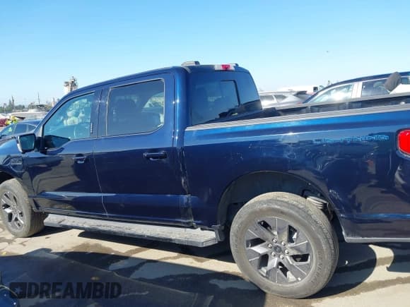 ✅ 2023 Ford F-150 Lightning Pro • VIN: 1FT6W1EV3PWG05365 • Лот: 43109323. Опубликован ранее на IAAI с пробегом 53 502 миль. Бесплатный доступ к архиву аукционных продаж из США и подробный отчёт об истории автомобиля на DreamBid. Изображение 15.