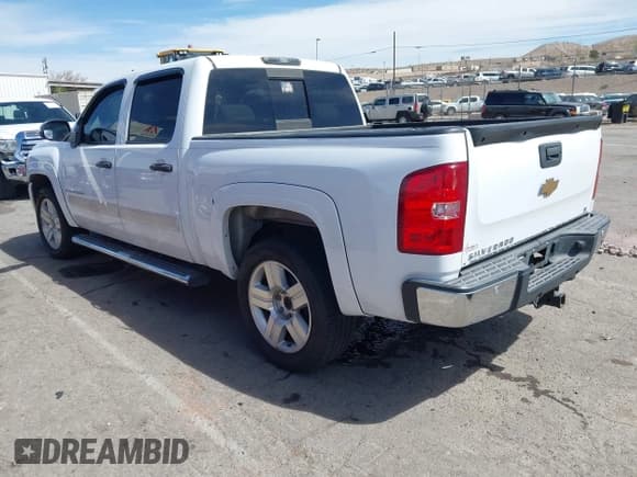 ✅ 2007 Chevrolet Silverado 1500 1LT • VIN: 3GCEC13J97G505483 • Lot: 41911656. Wystawiony na IAAI z przebiegiem 144 415 mil. Bezpłatny archiwum sprzedaży aukcyjnych z USA i szczegółowy raport historii pojazdu na DreamBid. Zdjęcie 3.