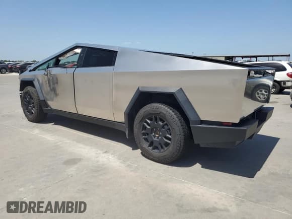 ✅ 2024 Tesla Cybertruck • VIN: 7G2CEHED5RA004336 • Lot: 61506604. Wystawiony na Copart z przebiegiem 4 743 mil. Bezpłatny archiwum sprzedaży aukcyjnych z USA i szczegółowy raport historii pojazdu na DreamBid. Zdjęcie 2.