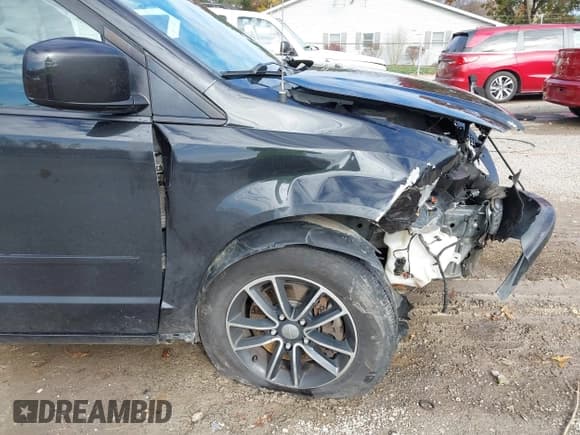 ✅ 2017 Dodge Grand Caravan SE • VIN: 2C4RDGBG4HR819285 • Lot: 43683330. Listed on IAAI with 301,081 mi. Free auction sales archive from the USA and detailed vehicle history report at DreamBid. Image 18.