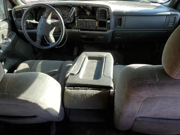 ✅ 2004 Chevrolet Silverado 2500HD LS • VIN: 1GCHK23U44F240386 • Lot: 49477065. Wystawiony na Copart z przebiegiem Nie podano. Bezpłatny archiwum sprzedaży aukcyjnych z USA i szczegółowy raport historii pojazdu na DreamBid. Zdjęcie 8.