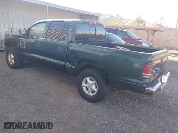 ✅ 2000 Dodge Dakota Sport • VIN: 1B7HG2AZ4YS724393 • Lot: 43645937. Wystawiony na IAAI z przebiegiem 144 705 mil. Bezpłatny archiwum sprzedaży aukcyjnych z USA i szczegółowy raport historii pojazdu na DreamBid. Zdjęcie 3.