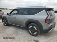 ✅ 2024 Kia EV9 Wind • VIN: KNDAFFS55R6045816 • Lot: 60599385. Wystawiony na Copart z przebiegiem 11 596 mil. Bezpłatny archiwum sprzedaży aukcyjnych z USA i szczegółowy raport historii pojazdu na DreamBid. Zdjęcie 2.