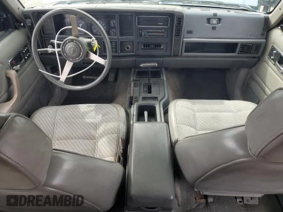 ✅ 1988 Jeep Cherokee • VIN: 1JCMT782XJT081448 • Lot: 51341915. Listed on Copart with 178,057 mi. Free auction sales archive from the USA and detailed vehicle history report at DreamBid. Image 8.