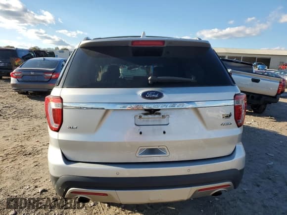 ✅ 2017 Ford Explorer XLT • VIN: 1FM5K8D86HGB69632 • Lot: 90923075. Listed on Copart with 167,979 mi. Free auction sales archive from the USA and detailed vehicle history report at DreamBid. Image 6.