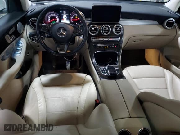 ✅ 2019 Mercedes-Benz GLC 300 • VIN: WDC0G4KB5KV123150 • Лот: 90014595. Опубликован ранее на Copart с пробегом 121 914 миль. Бесплатный доступ к архиву аукционных продаж из США и подробный отчёт об истории автомобиля на DreamBid. Изображение 8.