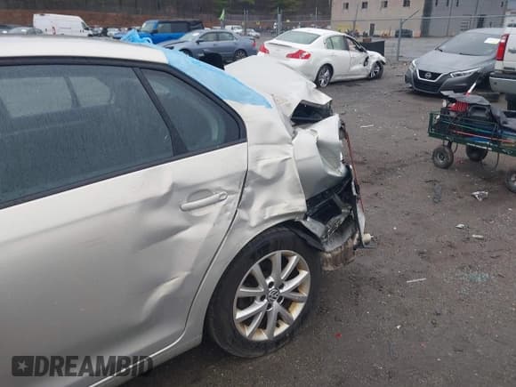 ✅ 2010 Volkswagen Jetta Limited Edition • VIN: 3VWAZ7AJ5AM134458 • Lot: 41941682. Listed on IAAI with 168,629 mi. Free auction sales archive from the USA and detailed vehicle history report at DreamBid. Image 6.