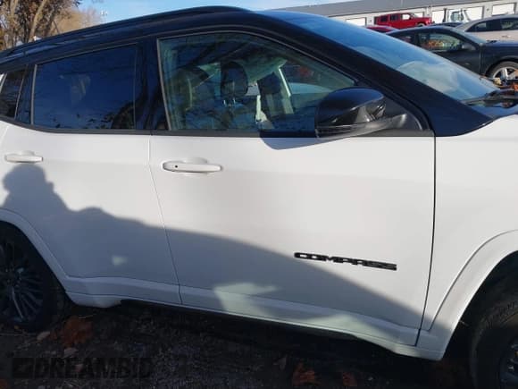 ✅ 2023 Jeep Compass (RED) Edition • VIN: 3C4NJDCN6PT502624 • Lot: 40811750. Wystawiony na IAAI z przebiegiem 18 595 mil. Bezpłatny archiwum sprzedaży aukcyjnych z USA i szczegółowy raport historii pojazdu na DreamBid. Zdjęcie 13.