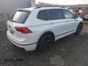✅ 2023 Volkswagen Tiguan SE R-Line Black • VIN: 3VVCB7AX9PM024608 • Lot: 43765733. Wystawiony na IAAI z przebiegiem 52 690 mil. Bezpłatny archiwum sprzedaży aukcyjnych z USA i szczegółowy raport historii pojazdu na DreamBid. Zdjęcie 4.