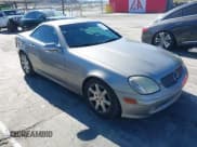 ✅ 2004 Mercedes-Benz SLK 230/320 • VIN: WDBKK49F04F306795 • Lot: 43646375. Wystawiony na IAAI z przebiegiem 95 100 mil. Bezpłatny archiwum sprzedaży aukcyjnych z USA i szczegółowy raport historii pojazdu na DreamBid. Zdjęcie 1.