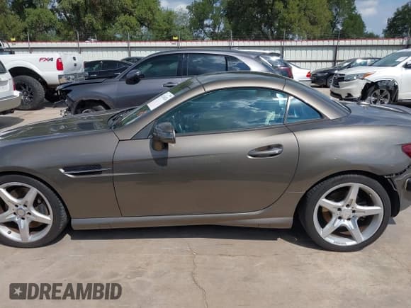 ✅ 2012 Mercedes-Benz SLK 350 • VIN: WDDPK5HA5CF023333 • Лот: 43116924. Опубликован ранее на IAAI с пробегом 50 236 миль. Бесплатный доступ к архиву аукционных продаж из США и подробный отчёт об истории автомобиля на DreamBid. Изображение 15.