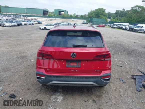 ✅ 2022 Volkswagen Taos SE • VIN: 3VVPX7B29NM012915 • Lot: 42708714. Wystawiony na IAAI z przebiegiem 50 714 mil. Bezpłatny archiwum sprzedaży aukcyjnych z USA i szczegółowy raport historii pojazdu na DreamBid. Zdjęcie 17.