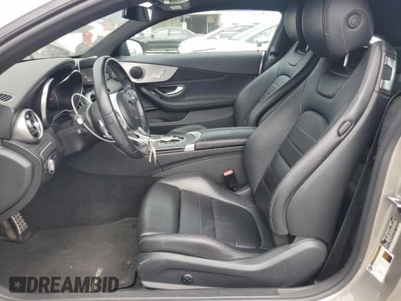 ✅ 2019 Mercedes-Benz C 300 • VIN: WDDWJ8DBXKF843906 • Lot: 81321115. Wystawiony na Copart z przebiegiem 73 238 mil. Bezpłatny archiwum sprzedaży aukcyjnych z USA i szczegółowy raport historii pojazdu na DreamBid. Zdjęcie 7.