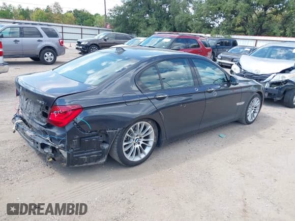 ✅ 2015 BMW 7 Series 750i • VIN: WBAYA8C56FGK19760 • Lot: 43349584. Wystawiony na IAAI z przebiegiem 169 085 mil. Bezpłatny archiwum sprzedaży aukcyjnych z USA i szczegółowy raport historii pojazdu na DreamBid. Zdjęcie 4.