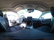 ✅ 2025 Toyota RAV4 Hybrid XLE Premium • VIN: JTMB6RFV6SD153783 • Лот: 43341098. Опубликован ранее на IAAI с пробегом 17 407 миль. Бесплатный доступ к архиву аукционных продаж из США и подробный отчёт об истории автомобиля на DreamBid. Изображение 19.