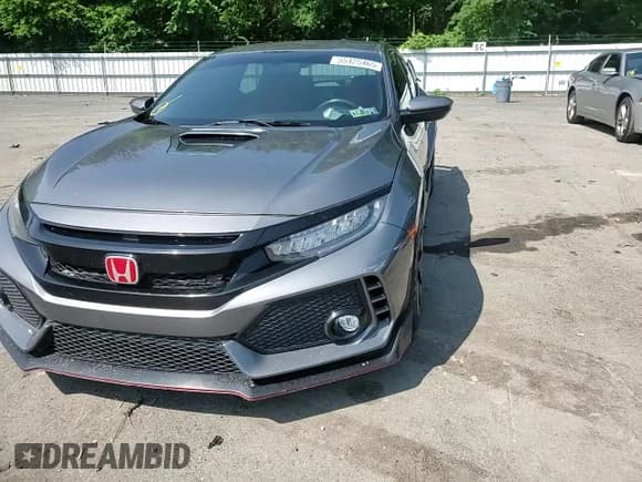 ✅ 2018 Honda Civic Type R Touring • VIN: SHHFK8G73JU203018 • Lot: 55425465. Wystawiony na Copart z przebiegiem Nie podano. Bezpłatny archiwum sprzedaży aukcyjnych z USA i szczegółowy raport historii pojazdu na DreamBid. Zdjęcie 13.