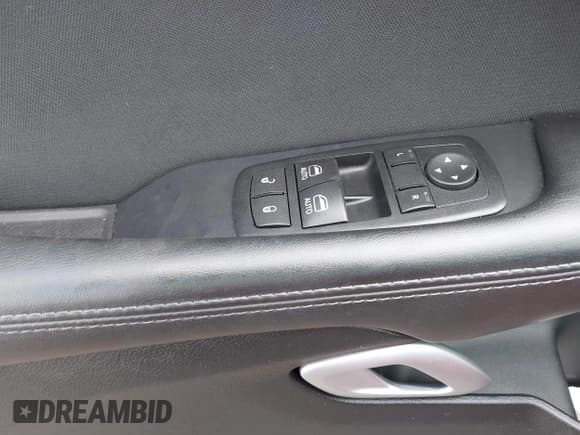 ✅ 2015 Dodge Challenger R/T • VIN: 2C3CDZAT9FH914013 • Lot: 43288641. Wystawiony na IAAI z przebiegiem 61 922 mil. Bezpłatny archiwum sprzedaży aukcyjnych z USA i szczegółowy raport historii pojazdu na DreamBid. Zdjęcie 19.