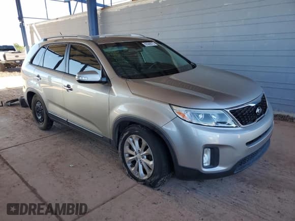✅ 2015 Kia Sorento EX • VIN: 5XYKU4A79FG651937 • Лот: 82569675. Опубликован ранее на Copart с пробегом 86 188 миль. Бесплатный доступ к архиву аукционных продаж из США и подробный отчёт об истории автомобиля на DreamBid. Изображение 4.