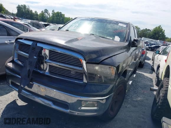 ✅ 2009 Dodge 1500 Laramie • VIN: 1D3HB13T79S719523 • Lot: 43015531. Wystawiony na IAAI z przebiegiem Nie podano. Bezpłatny archiwum sprzedaży aukcyjnych z USA i szczegółowy raport historii pojazdu na DreamBid. Zdjęcie 2.