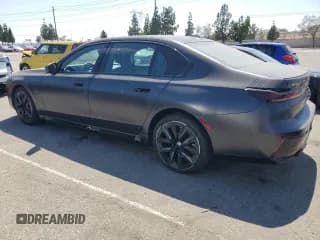 ✅ 2024 BMW 7 Series • VIN: WBA43EH01RCP47173 • Лот: 65650275. Опубликован ранее на Copart с пробегом 26 829 миль. Бесплатный доступ к архиву аукционных продаж из США и подробный отчёт об истории автомобиля на DreamBid. Изображение 2.