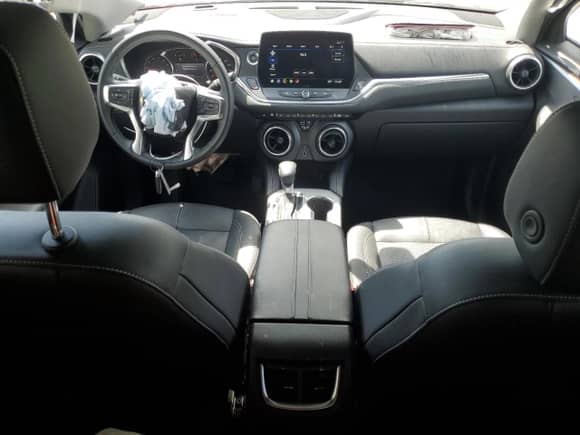 2024 Chevrolet Blazer LT z VIN 3GNKBJR40RS178941, wystawiony jako Copart lot #53538185 z przebiegiem 27 969 mil mil oraz Czysty tytuł • Clean title. Historia ofert i sprzedaży dostępna na DreamBid. Obrazek 8.