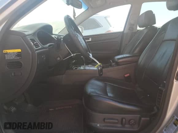 2013 Hyundai Genesis 3.8L z VIN KMHGC4DD3DU234041, wystawiony jako Copart lot #74628644 z przebiegiem 258 517 mil mil oraz Czysty tytuł • Clean title. Historia ofert i sprzedaży dostępna na DreamBid. Obrazek 7.