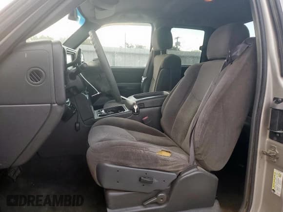 ✅ 2006 Chevrolet Silverado 2500HD LT2 • VIN: 1GCHK29D06E185922 • Лот: 81599505. Опубликован ранее на Copart с пробегом Не указан. Бесплатный доступ к архиву аукционных продаж из США и подробный отчёт об истории автомобиля на DreamBid. Изображение 7.