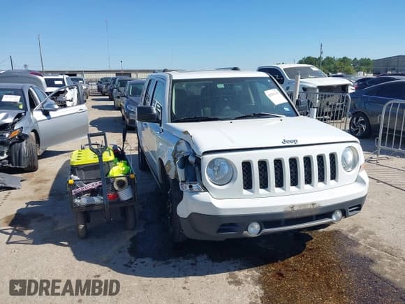✅ 2016 Jeep Patriot High Altitude • VIN: 1C4NJPFA5GD548669 • Lot: 43591348. Wystawiony na IAAI z przebiegiem 112 011 mil. Bezpłatny archiwum sprzedaży aukcyjnych z USA i szczegółowy raport historii pojazdu na DreamBid. Zdjęcie 1.