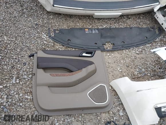 ✅ 2015 Chevrolet Suburban LTZ • VIN: 1GNSKKKC7FR290156 • Lot: 43777007. Listed on IAAI with 145,354 mi. Free auction sales archive from the USA and detailed vehicle history report at DreamBid. Image 18.