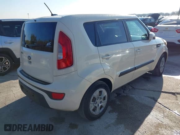 ✅ 2013 Kia Soul • VIN: KNDJT2A54D7498461 • Лот: 43834628. Опубликован ранее на IAAI с пробегом 200 941 миль. Бесплатный доступ к архиву аукционных продаж из США и подробный отчёт об истории автомобиля на DreamBid. Изображение 4.