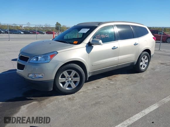 ✅ 2010 Chevrolet Traverse 1LT • VIN: 1GNLRFED9AJ214666 • Lot: 43488021. Wystawiony na IAAI z przebiegiem 193 881 mil. Bezpłatny archiwum sprzedaży aukcyjnych z USA i szczegółowy raport historii pojazdu na DreamBid. Zdjęcie 2.