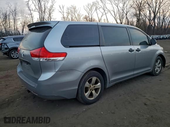 ✅ 2013 Toyota Sienna L • VIN: 5TDZK3DC3DS323954 • Лот: 95654895. Опубликован ранее на Copart с пробегом 278 365 миль. Бесплатный доступ к архиву аукционных продаж из США и подробный отчёт об истории автомобиля на DreamBid. Изображение 3.