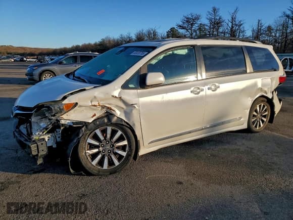 ✅ 2019 Toyota Sienna XLE • VIN: 5TDDZ3DC2KS227493 • Lot: 93418755. Listed on Copart with 84,536 mi. Free auction sales archive from the USA and detailed vehicle history report at DreamBid. Image 1.