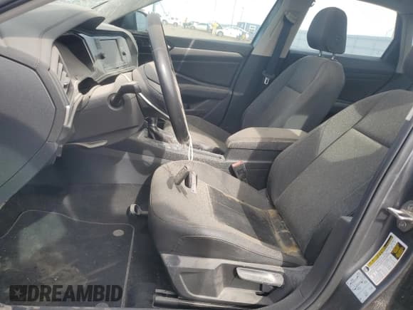 ✅ 2019 Volkswagen Jetta S • VIN: 3VWC57BU0KM124046 • Лот: 50142725. Опубликован ранее на Copart с пробегом 77 570 миль. Бесплатный доступ к архиву аукционных продаж из США и подробный отчёт об истории автомобиля на DreamBid. Изображение 7.