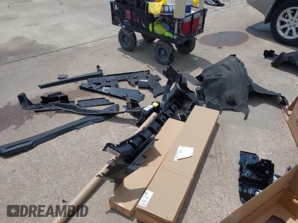 ✅ 2024 Toyota Tacoma SR • VIN: 3TYKD5HN7RT000845 • Lot: 42097772. Wystawiony na IAAI z przebiegiem 9 881 mil. Bezpłatny archiwum sprzedaży aukcyjnych z USA i szczegółowy raport historii pojazdu na DreamBid. Zdjęcie 19.