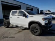 ✅ 2025 Chevrolet Silverado 1500 • VIN: 3GCUKHE88SG155418 • Лот: 43241485. Опубликован ранее на Copart с пробегом 471 миль. Бесплатный доступ к архиву аукционных продаж из США и подробный отчёт об истории автомобиля на DreamBid. Изображение 4.