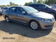✅ 2013 Volkswagen Passat S • VIN: 1VWAP7A33DC083930 • Lot: 43165224. Wystawiony na IAAI z przebiegiem 120 370 mil. Bezpłatny archiwum sprzedaży aukcyjnych z USA i szczegółowy raport historii pojazdu na DreamBid. Zdjęcie 1.