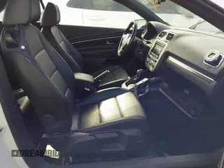 ✅ 2013 Volkswagen Eos Sport • VIN: WVWBW8AH1DV000947 • Lot: 43561480. Wystawiony na IAAI z przebiegiem Nie podano. Bezpłatny archiwum sprzedaży aukcyjnych z USA i szczegółowy raport historii pojazdu na DreamBid. Zdjęcie 5.