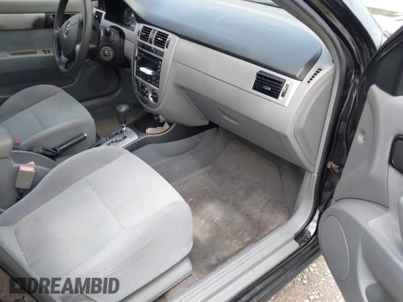 ✅ 2006 Suzuki Forenza • VIN: KL5JD56Z26K338417 • Lot: 42468572. Wystawiony na IAAI z przebiegiem 110 207 mil. Bezpłatny archiwum sprzedaży aukcyjnych z USA i szczegółowy raport historii pojazdu na DreamBid. Zdjęcie 5.