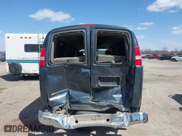 ✅ 2019 Chevrolet Express Passenger LT • VIN: 1GAZGPFG0K1239988 • Lot: 41830689. Wystawiony na IAAI z przebiegiem 112 943 mil. Bezpłatny archiwum sprzedaży aukcyjnych z USA i szczegółowy raport historii pojazdu na DreamBid. Zdjęcie 16.