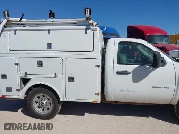 ✅ 2012 Chevrolet Silverado 2500HD Work Truck • VIN: 1GB0CVCG6CF190406 • Lot: 43661604. Wystawiony na IAAI z przebiegiem 162 753 mil. Bezpłatny archiwum sprzedaży aukcyjnych z USA i szczegółowy raport historii pojazdu na DreamBid. Zdjęcie 13.