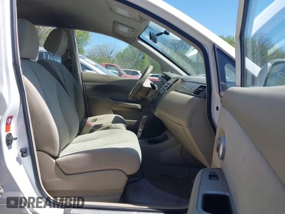 ✅ 2007 Nissan Versa S • VIN: 3N1BC11E17L453060 • Лот: 42031998. Опубликован ранее на IAAI с пробегом 130 850 миль. Бесплатный доступ к архиву аукционных продаж из США и подробный отчёт об истории автомобиля на DreamBid. Изображение 5.