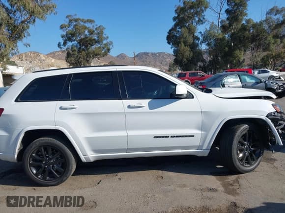 ✅ 2019 Jeep Grand Cherokee Upland • VIN: 1C4RJFAG4KC527771 • Lot: 43517774. Listed on IAAI with 90,056 mi. Free auction sales archive from the USA and detailed vehicle history report at DreamBid. Image 13.